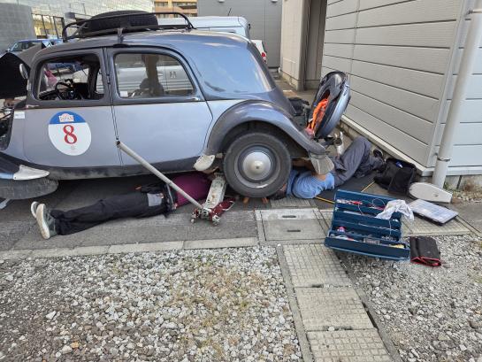 2 Mechaniker gleichzeitig an der Arbeit