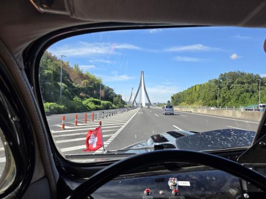 Eine imposante Brücke vor uns