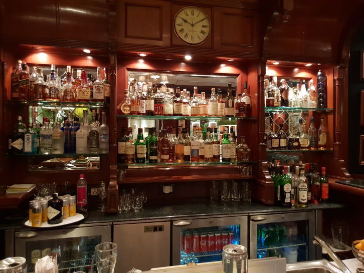 Die Hotel-Bar liess keine Wünsche offen