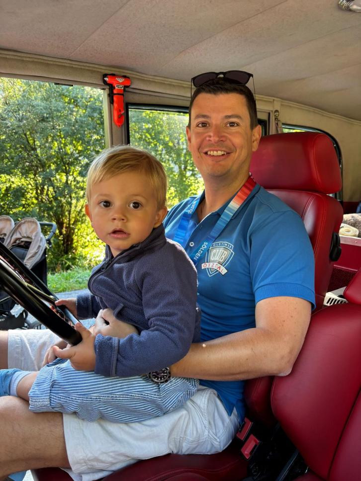Man kann den Rallye-Nachwuchs nicht früh genug ins Boot, resp. Auto holen!